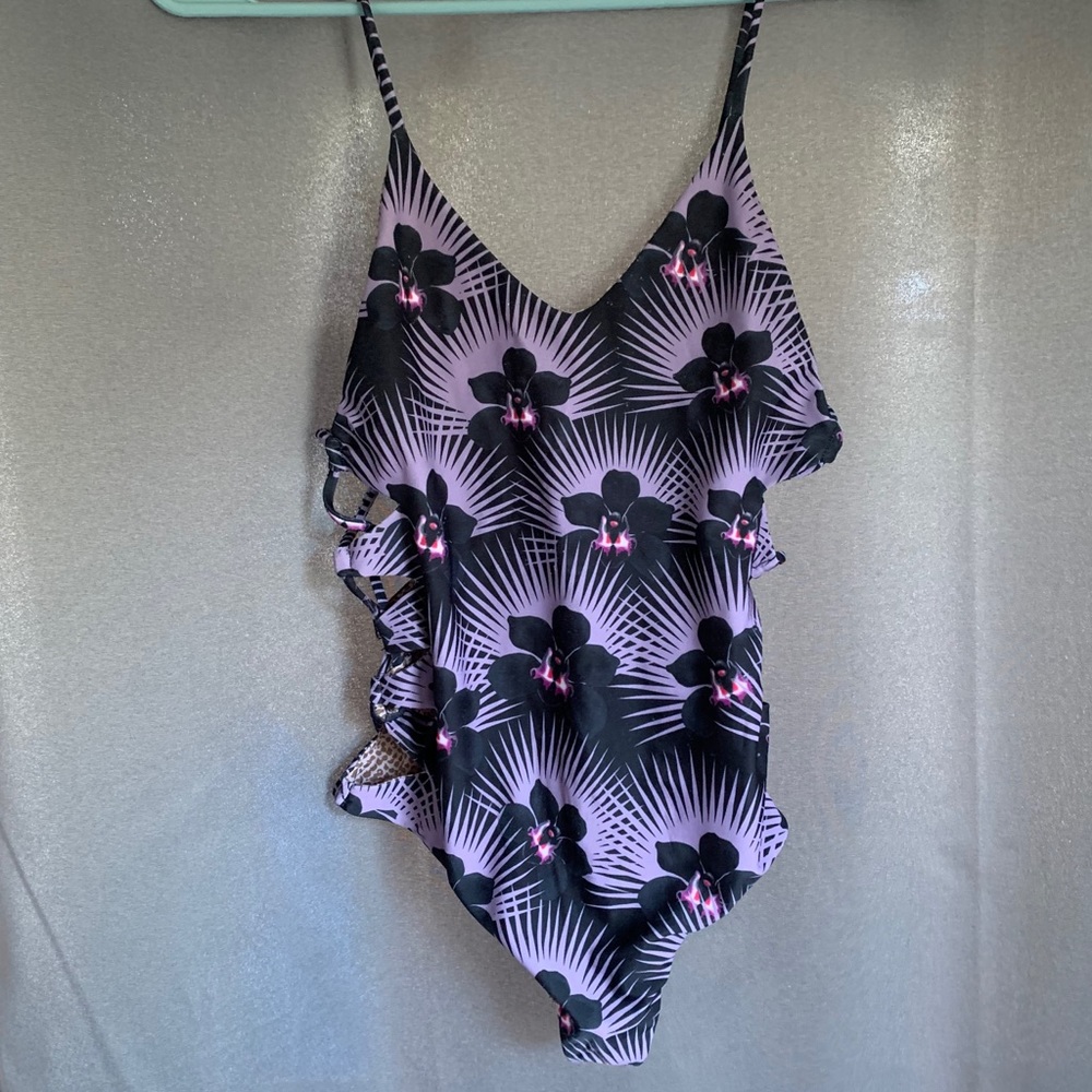 ✖️TRADED✖️Acacia Swimmwear